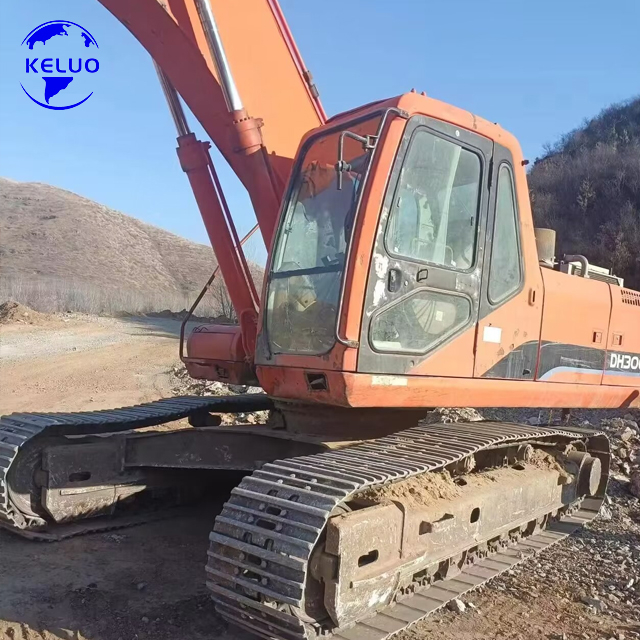 Ein gebrauchter Doosan 300-Bagger aus dem Jahr 2013